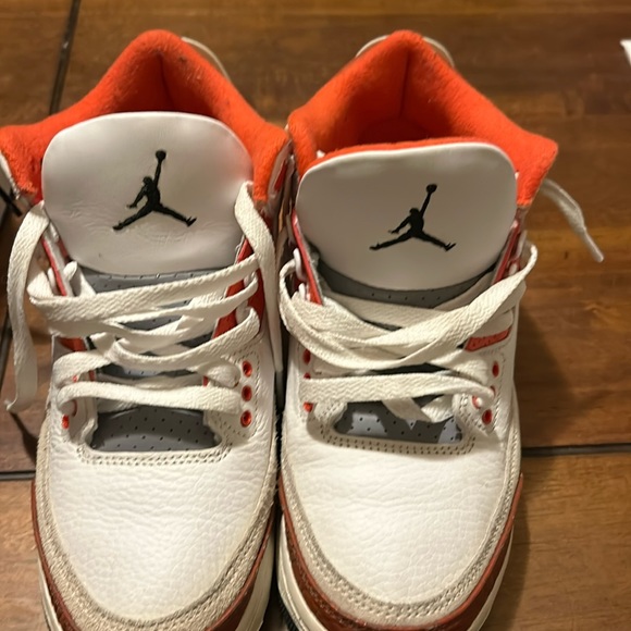 Air Jordan 3 Retro SE $150
White/Mars Stone/ Team Orange/Black
Size 5.5Y - Picture 1 of 9